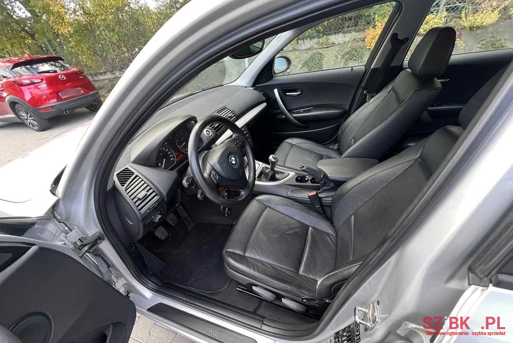 2007' BMW 1 Series 120I photo #2