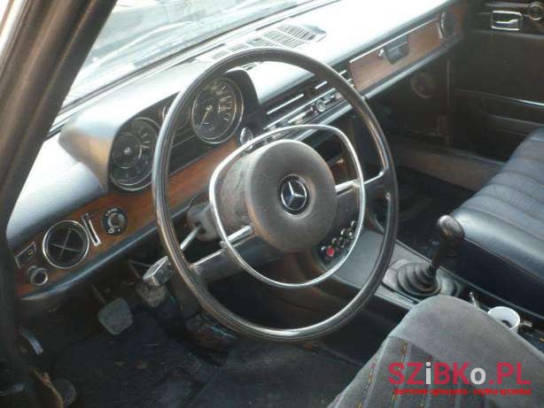 1980' Mercedes-Benz 250 photo #3