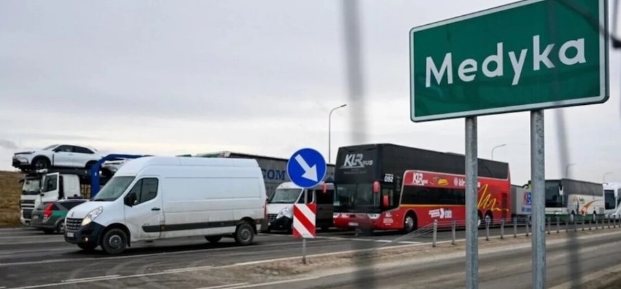 Пункт пропуску «Шегині — Медика» з 20 вересня закривають для автобусів