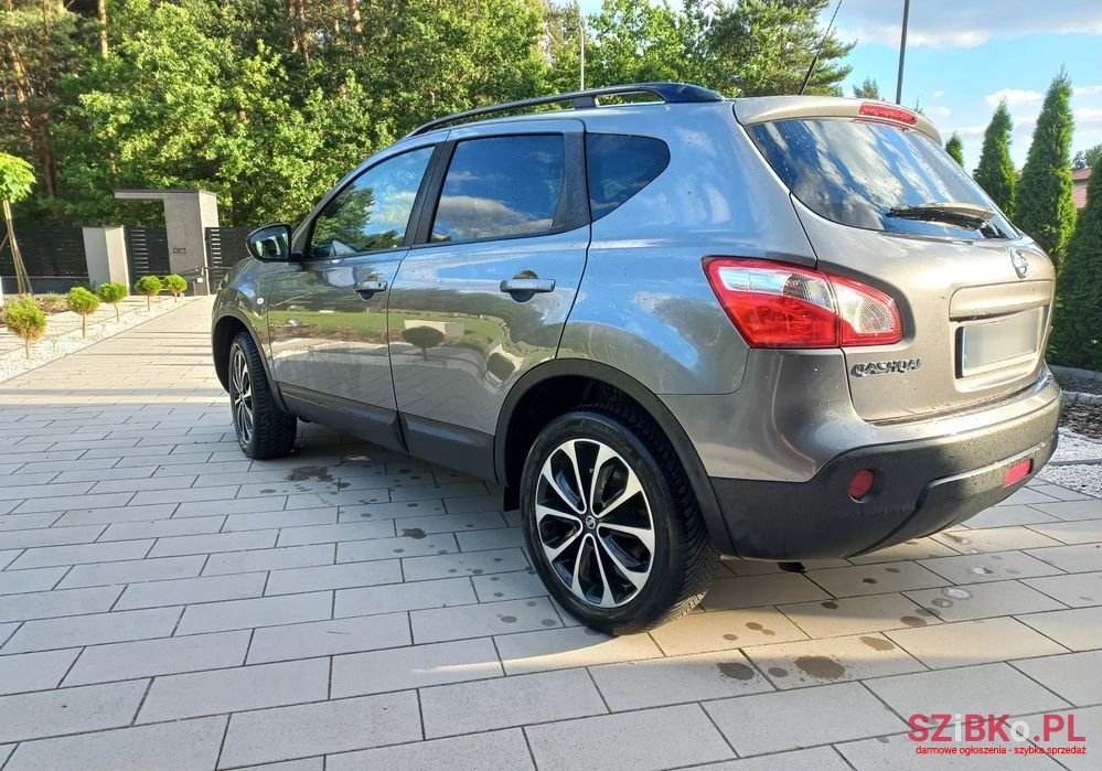 2013' Nissan Qashqai 2.0 4 X 4 360 photo #4