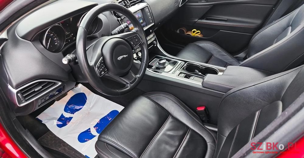 2017' Jaguar XE 2.0 T Prestige photo #6