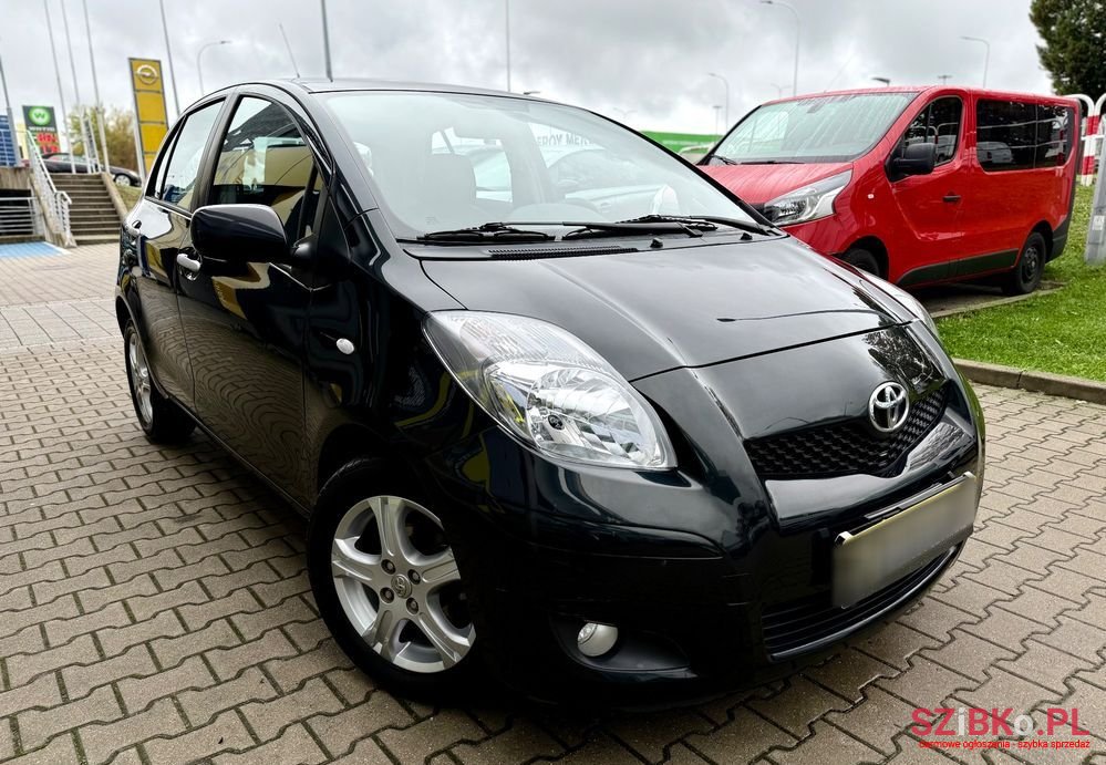2010' Toyota Yaris photo #3