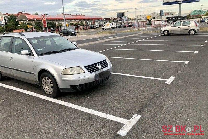 2001' Volkswagen Passat photo #1