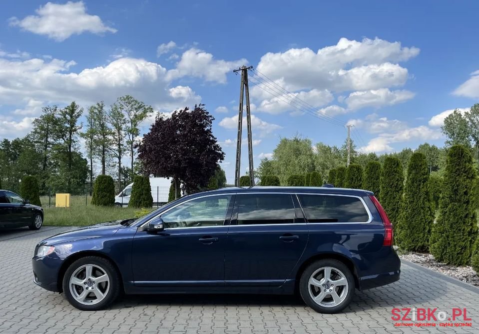 2010' Volvo V70 photo #3
