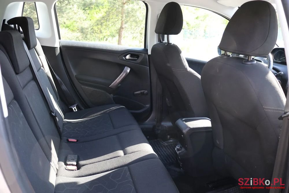 2015' Peugeot 2008 photo #6
