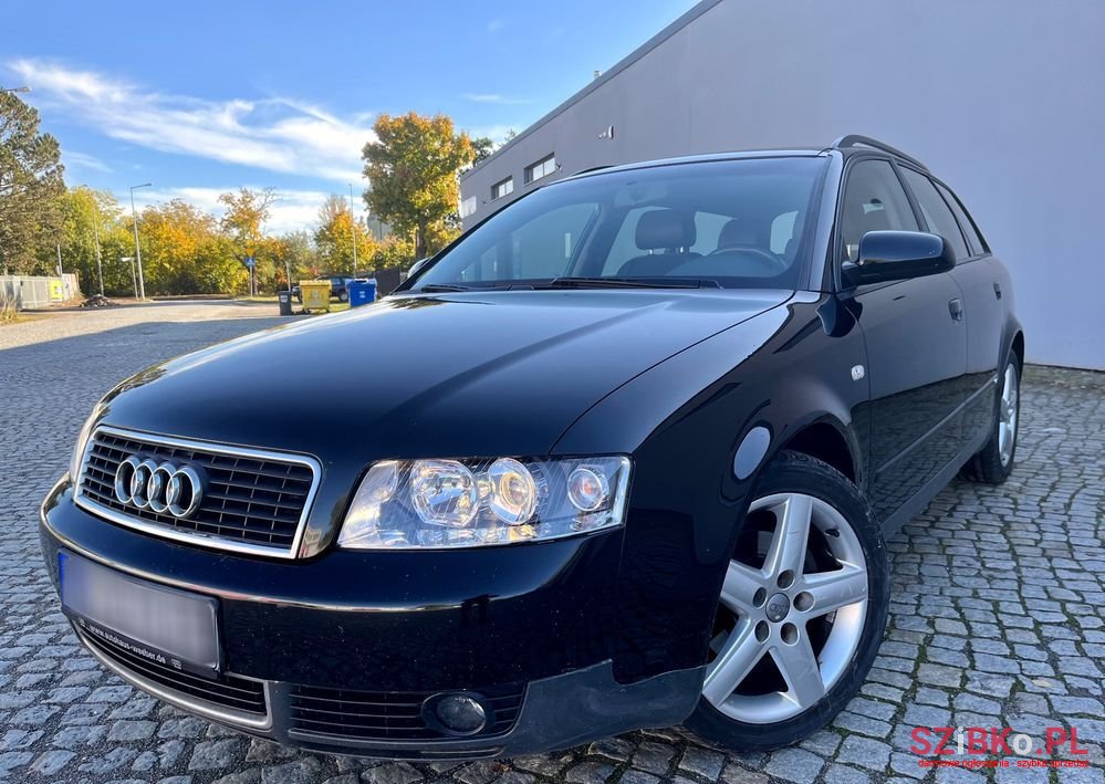 2002' Audi A4 Avant photo #2