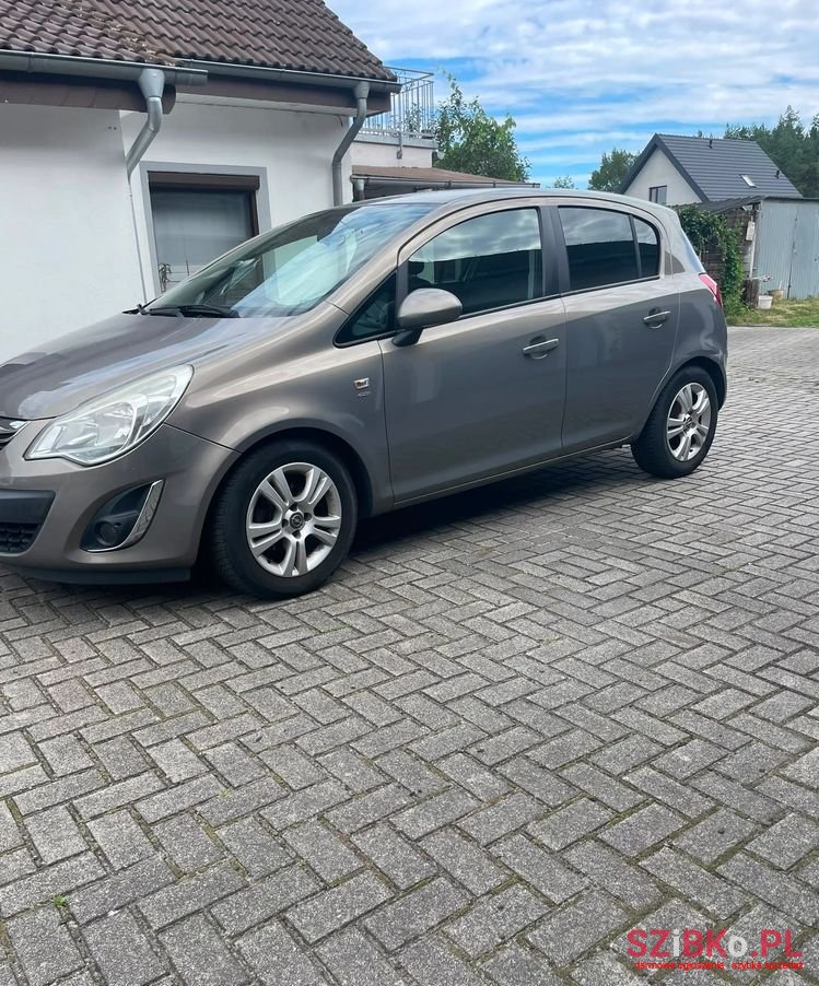 2011' Opel Corsa 1.4 16V Cosmo photo #2