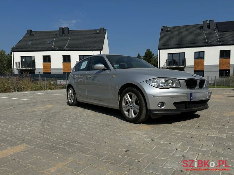 2005' BMW 1 Series 116I photo #2