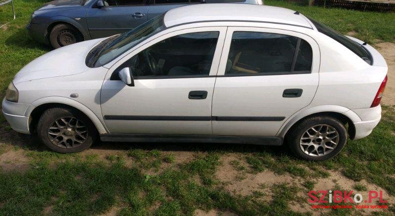 2004' Opel Astra photo #1