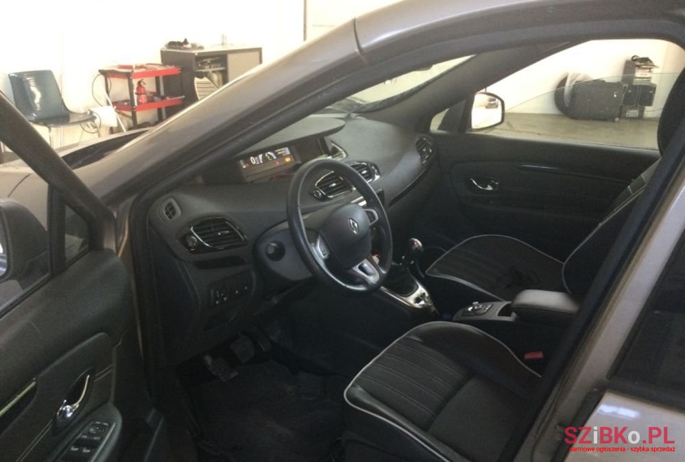 2012' Renault Scenic photo #3