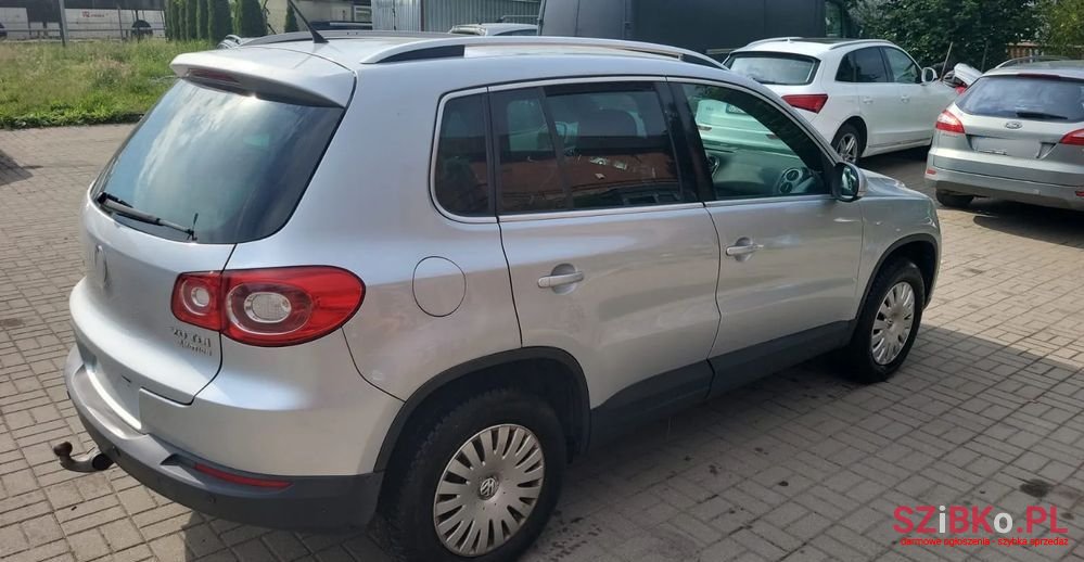 2010' Volkswagen Tiguan photo #2