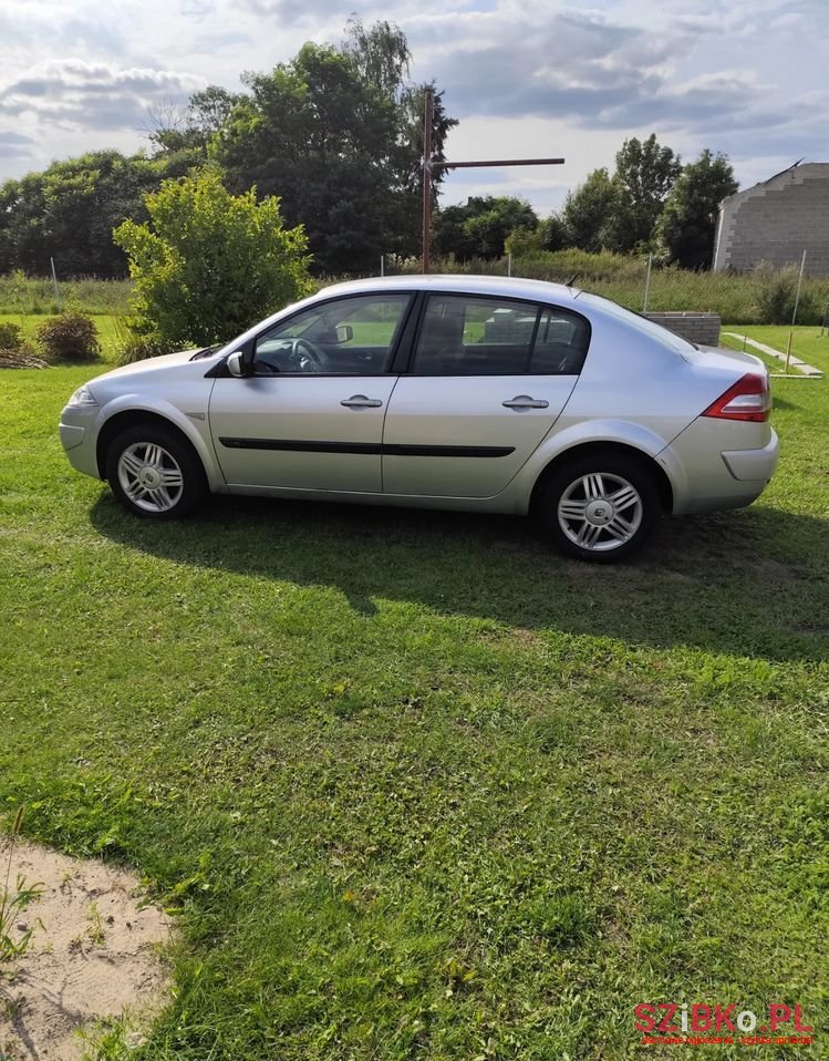 2008' Renault Megane photo #4