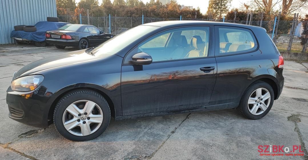 2010' Volkswagen Golf photo #2