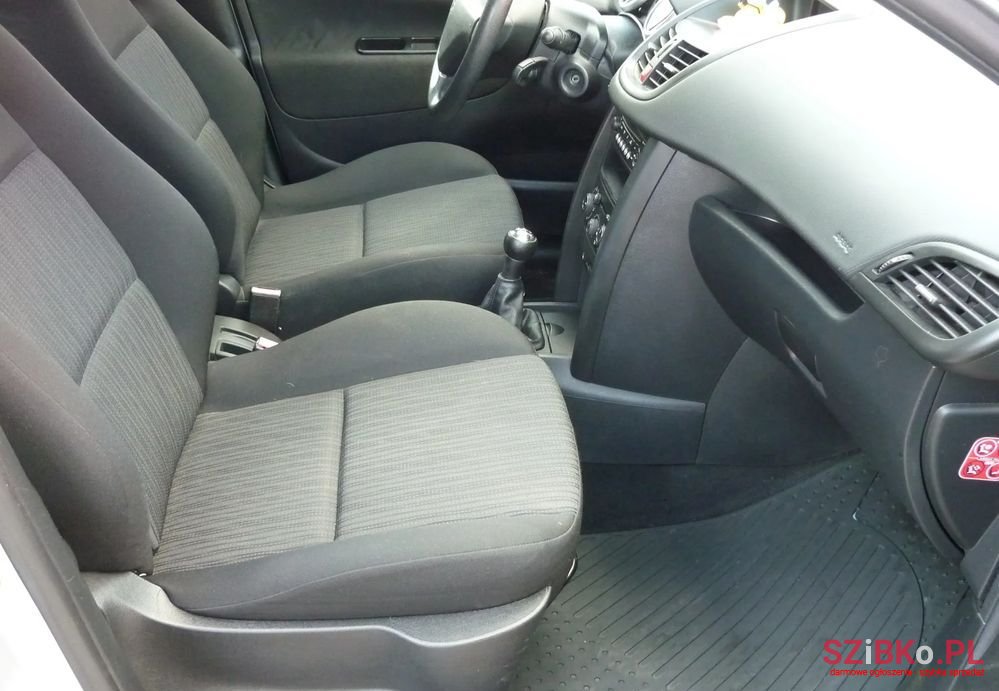 2010' Peugeot 207 1.4 Presence photo #6