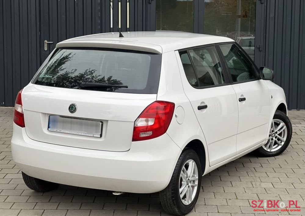 2011' Skoda Fabia photo #2