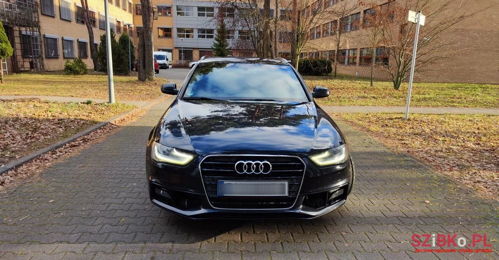 2012' Audi A4 Avant photo #2