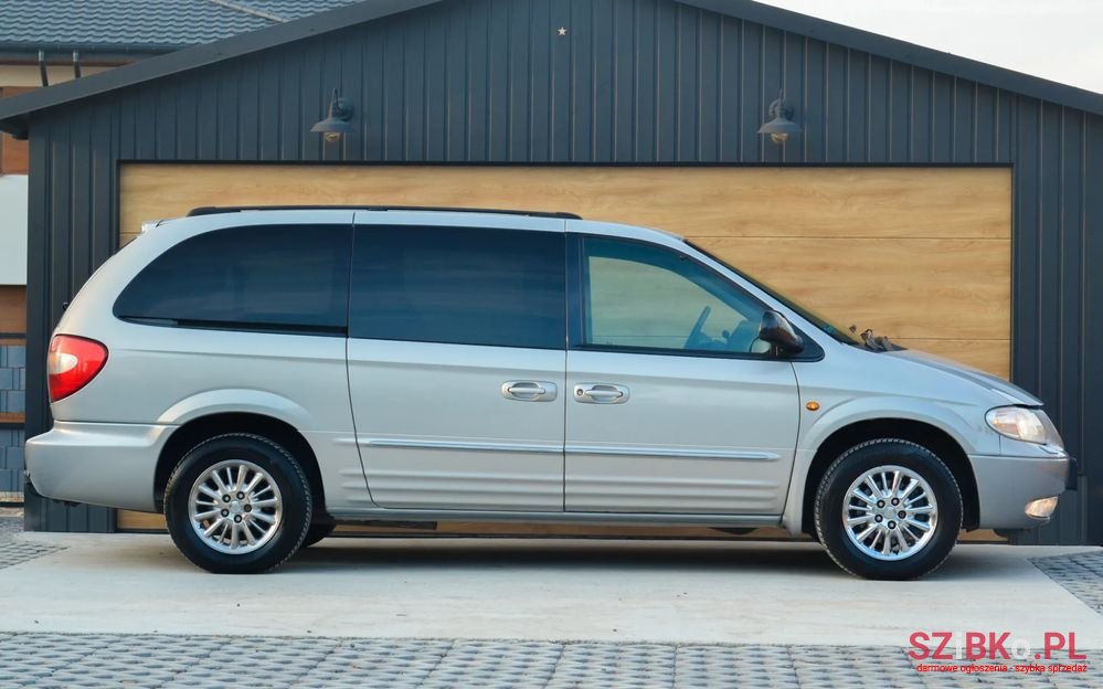 2001' Chrysler Grand Voyager photo #5