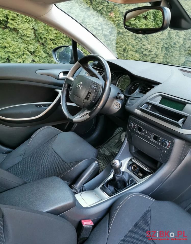 2010' Citroen C5 Tourer photo #6