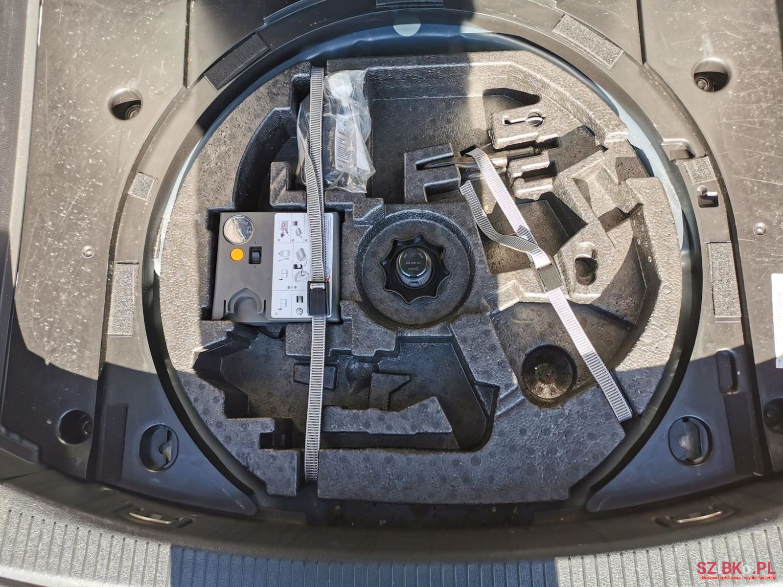 2012' Volkswagen Touran photo #4