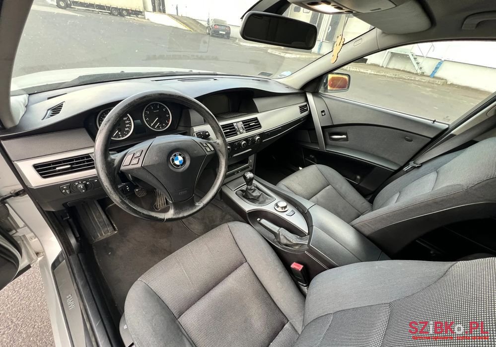 2005' BMW 5 Series 523I photo #3