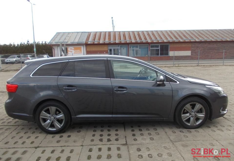 2014' Toyota Avensis photo #2
