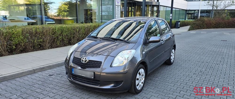 2008' Toyota Yaris 1.3 Sol Mm photo #2