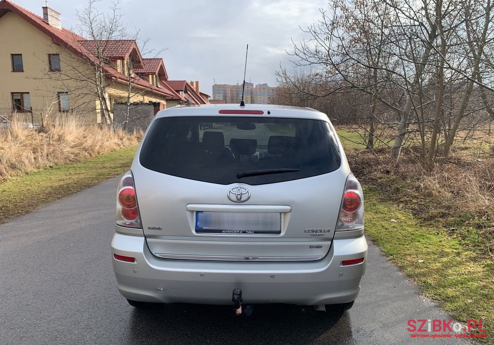 2006' Toyota Corolla Verso 2.2 D-4D Sol photo #5