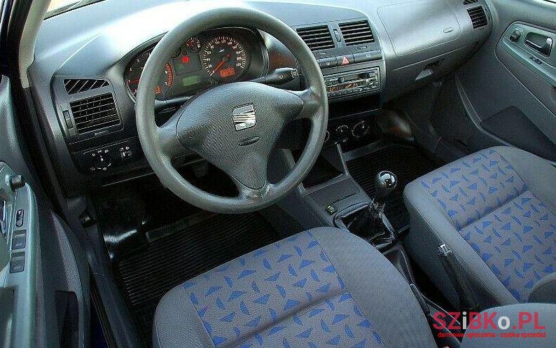 2001' SEAT Cordoba photo #2