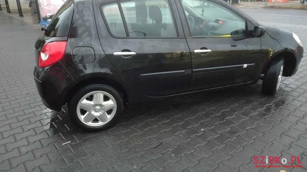 2008' Renault Clio photo #3