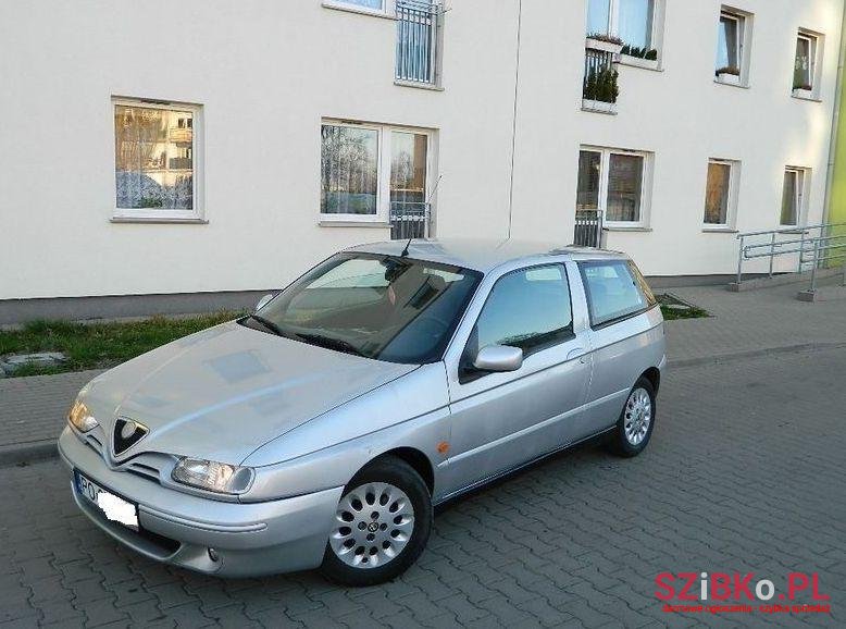 2000' Alfa Romeo 145 photo #2