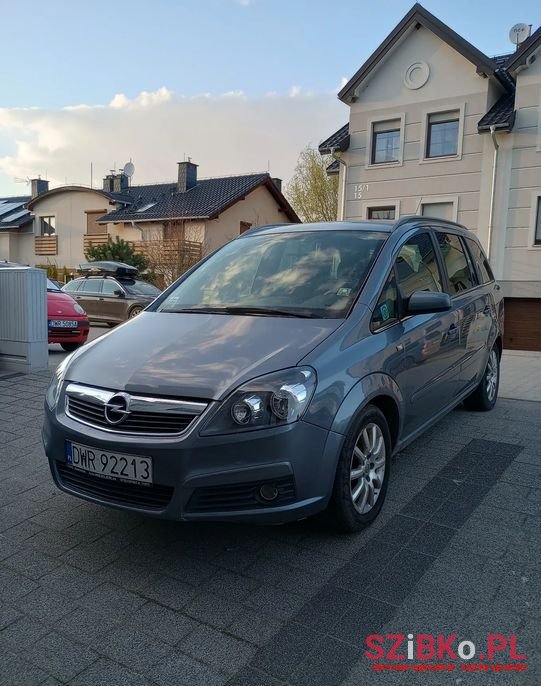 2005' Opel Zafira photo #1
