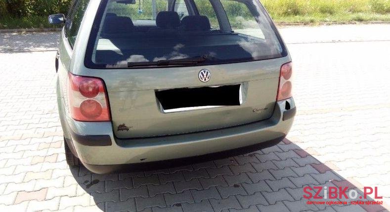 2001' Volkswagen Passat photo #2