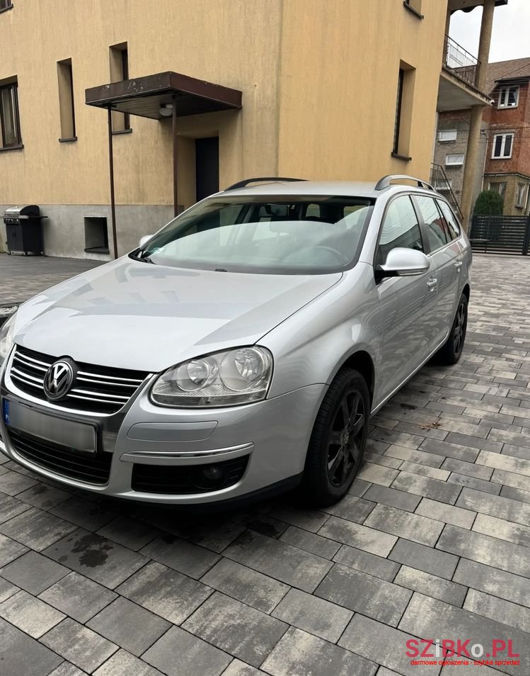 2009' Volkswagen Golf photo #2