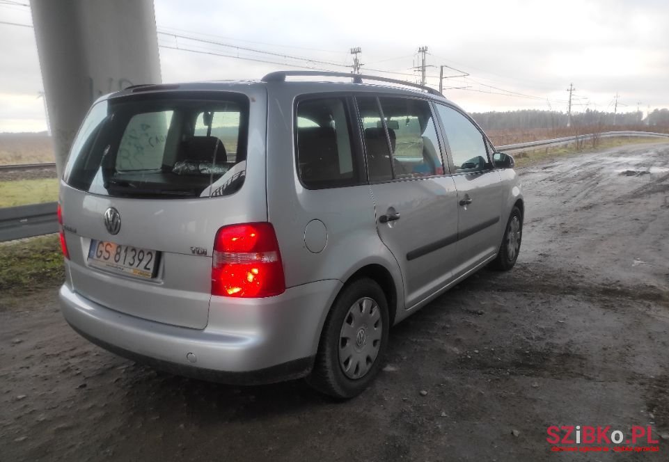 2004' Volkswagen Touran photo #5