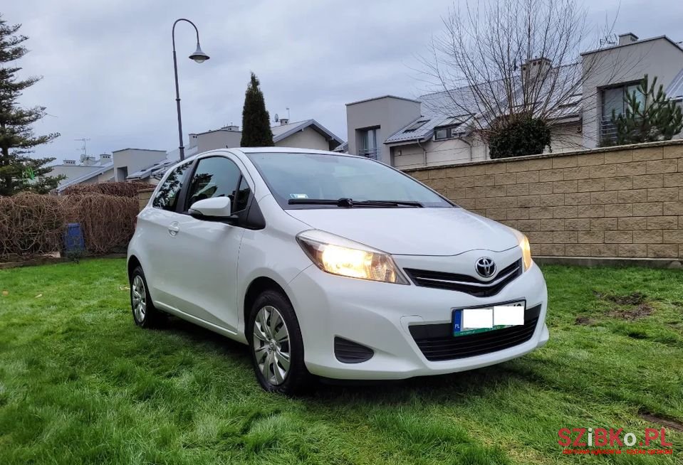 2014' Toyota Yaris photo #1