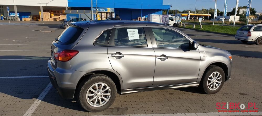 2010' Mitsubishi ASX photo #2