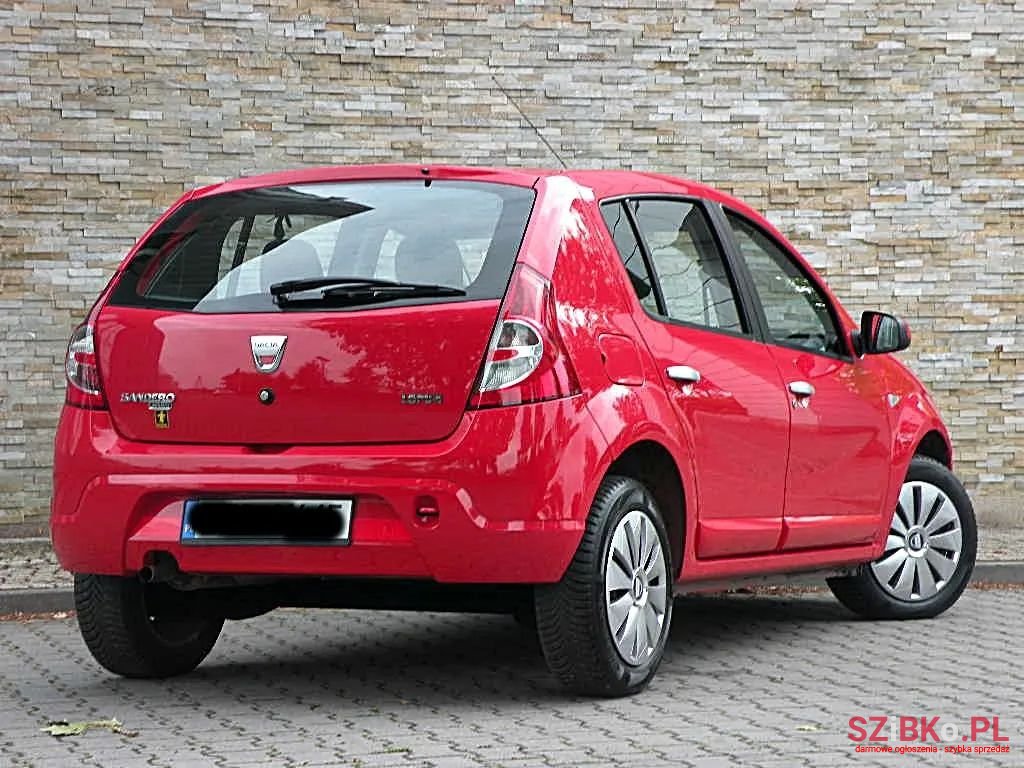 2008' Dacia Sandero photo #6