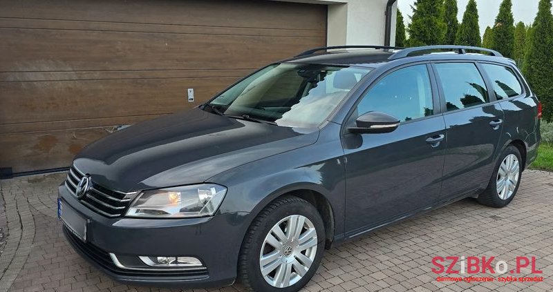 2011' Volkswagen Passat photo #4