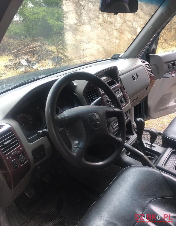 2000' Mitsubishi Pajero photo #5