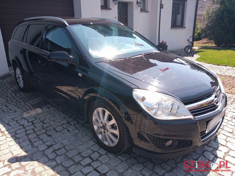 2008' Opel Astra photo #2