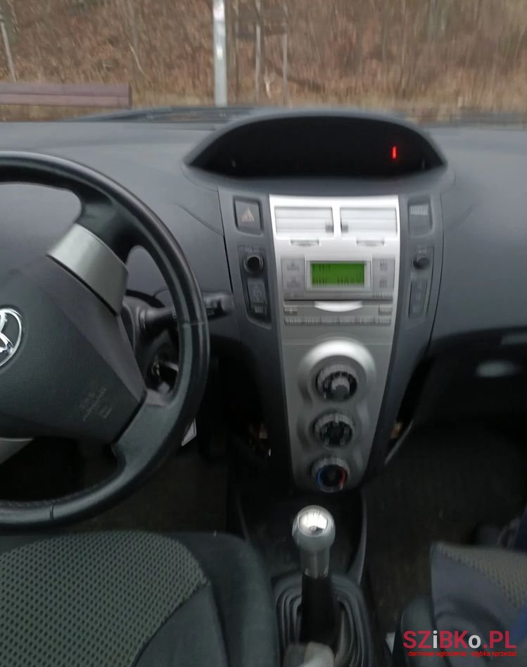 2008' Toyota Yaris photo #5