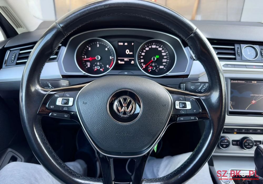 2015' Volkswagen Passat photo #6