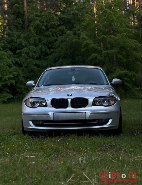 2008' BMW 1 Series 118D photo #2