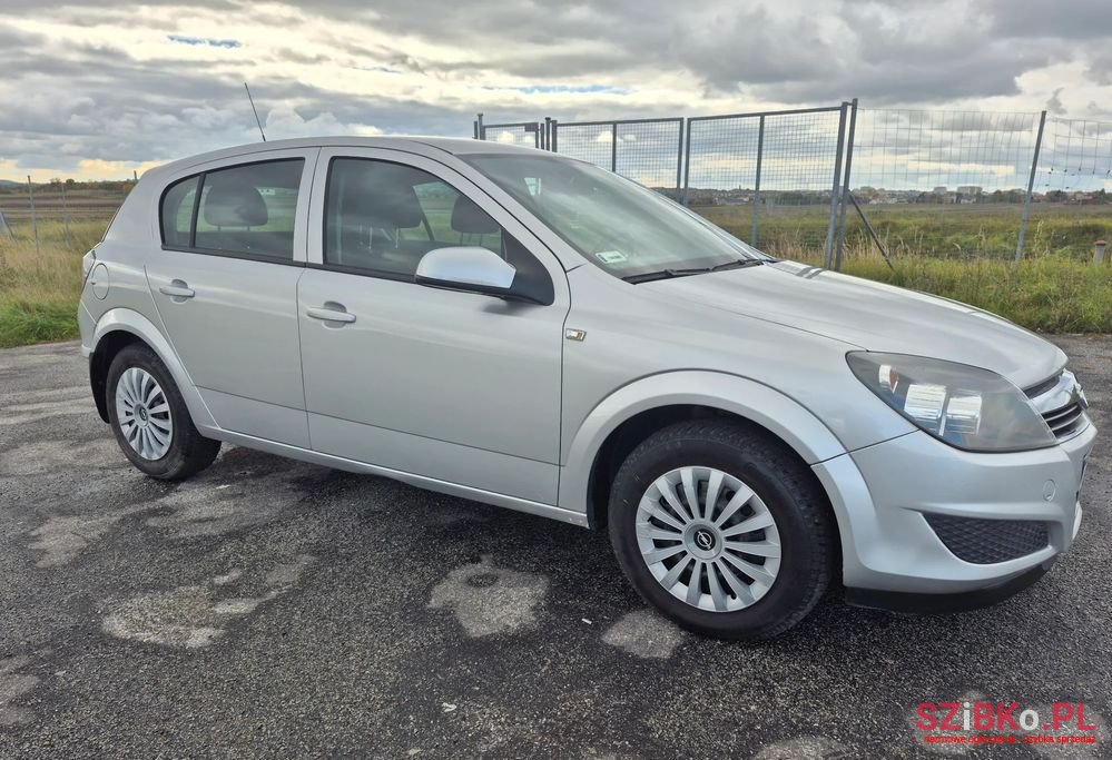 2012' Opel Astra 1.6 photo #1