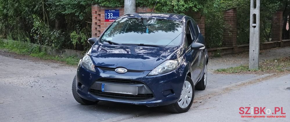 2011' Ford Fiesta photo #2