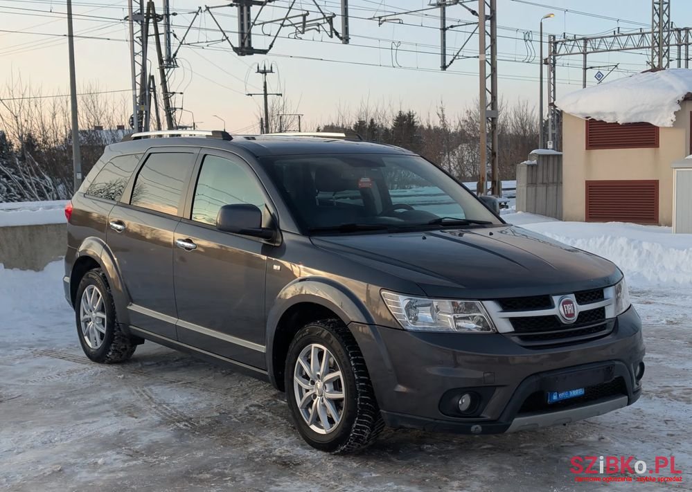 2013' Fiat Freemont photo #2