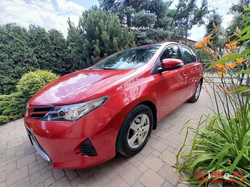 2014' Toyota Auris photo #3