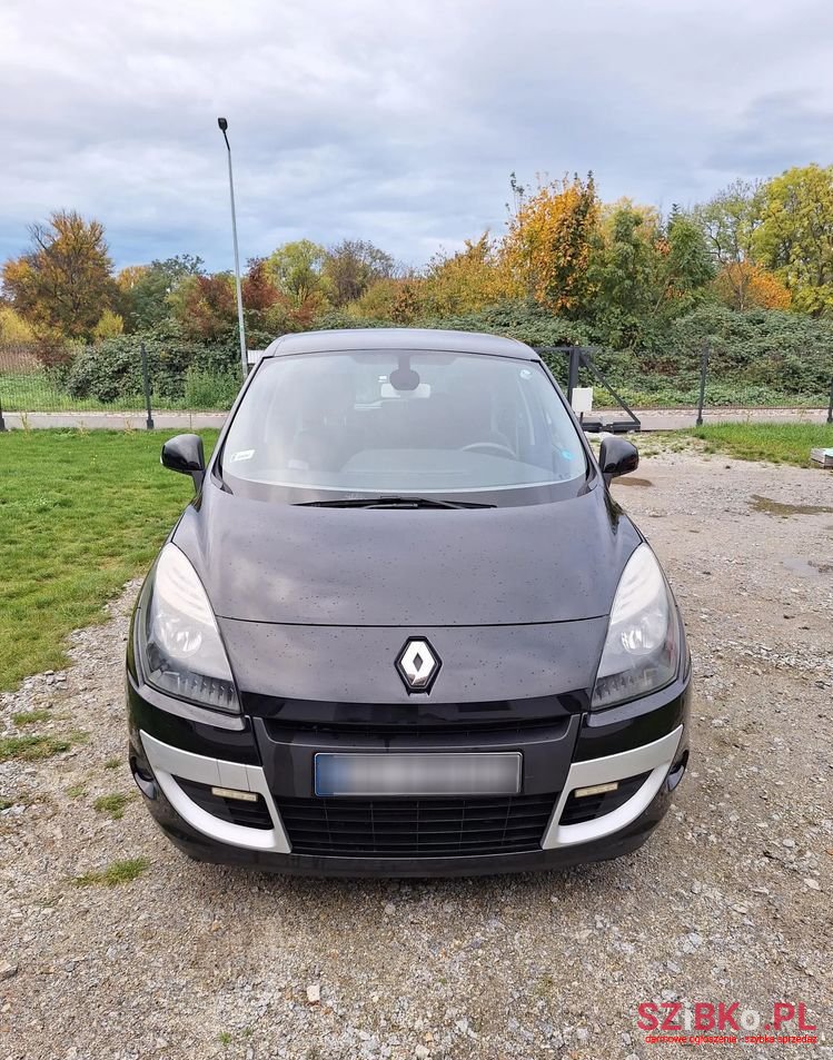 2011' Renault Scenic photo #2