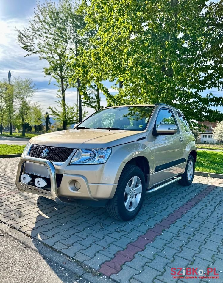 2011' Suzuki Grand Vitara photo #3