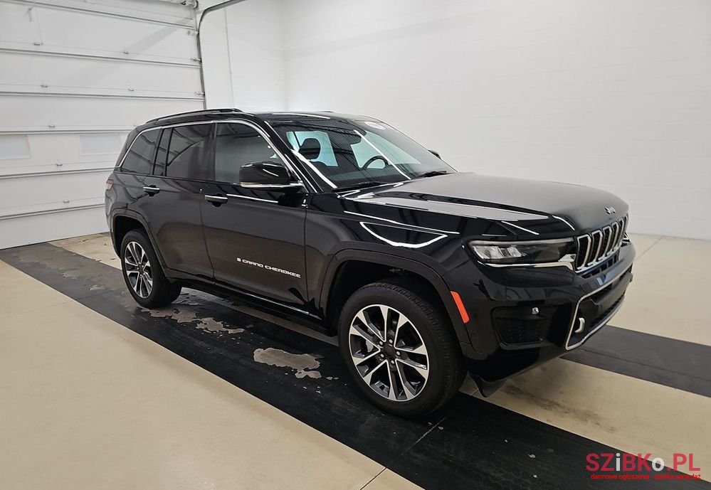 2023' Jeep Grand Cherokee photo #1